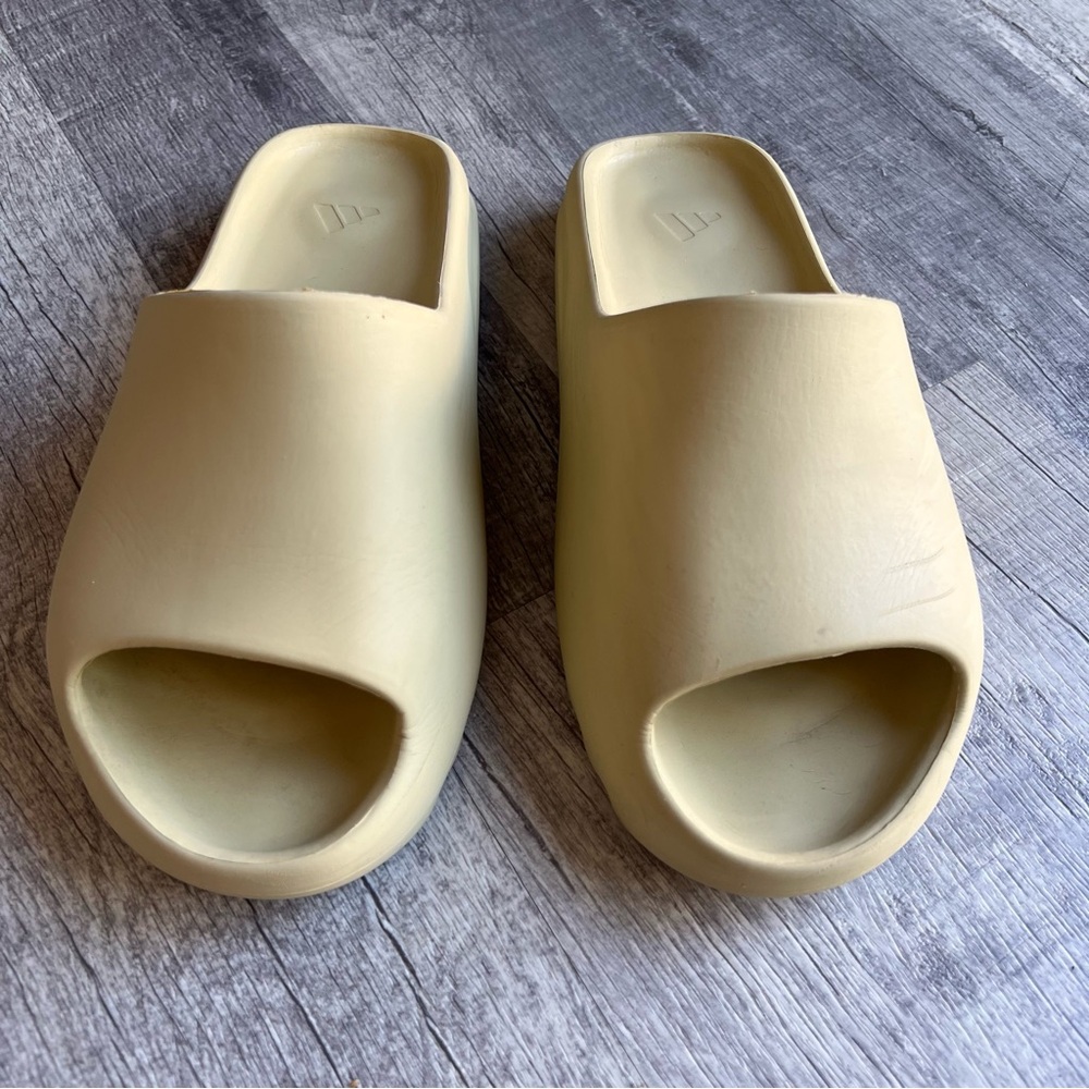 Adidas Yezzy Beige Slide Sandals Size 10